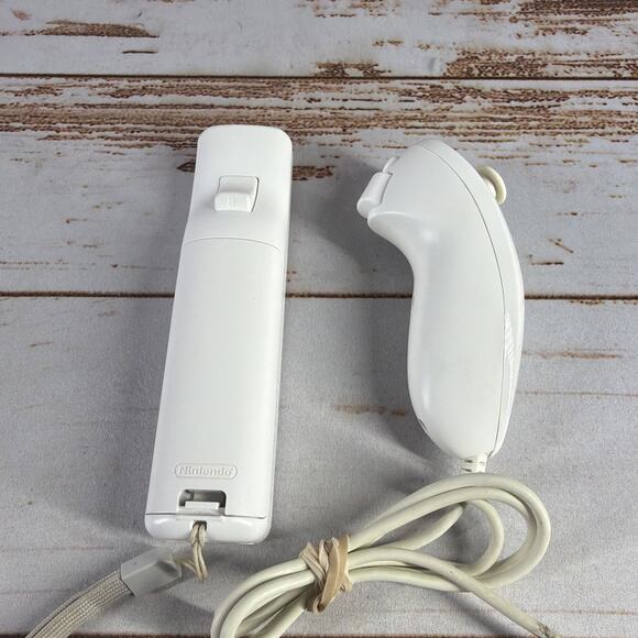 OEM Nintendo Wii Remote + Nunchuck Combo – Genuine RVL-003 - Picture 2 of 2